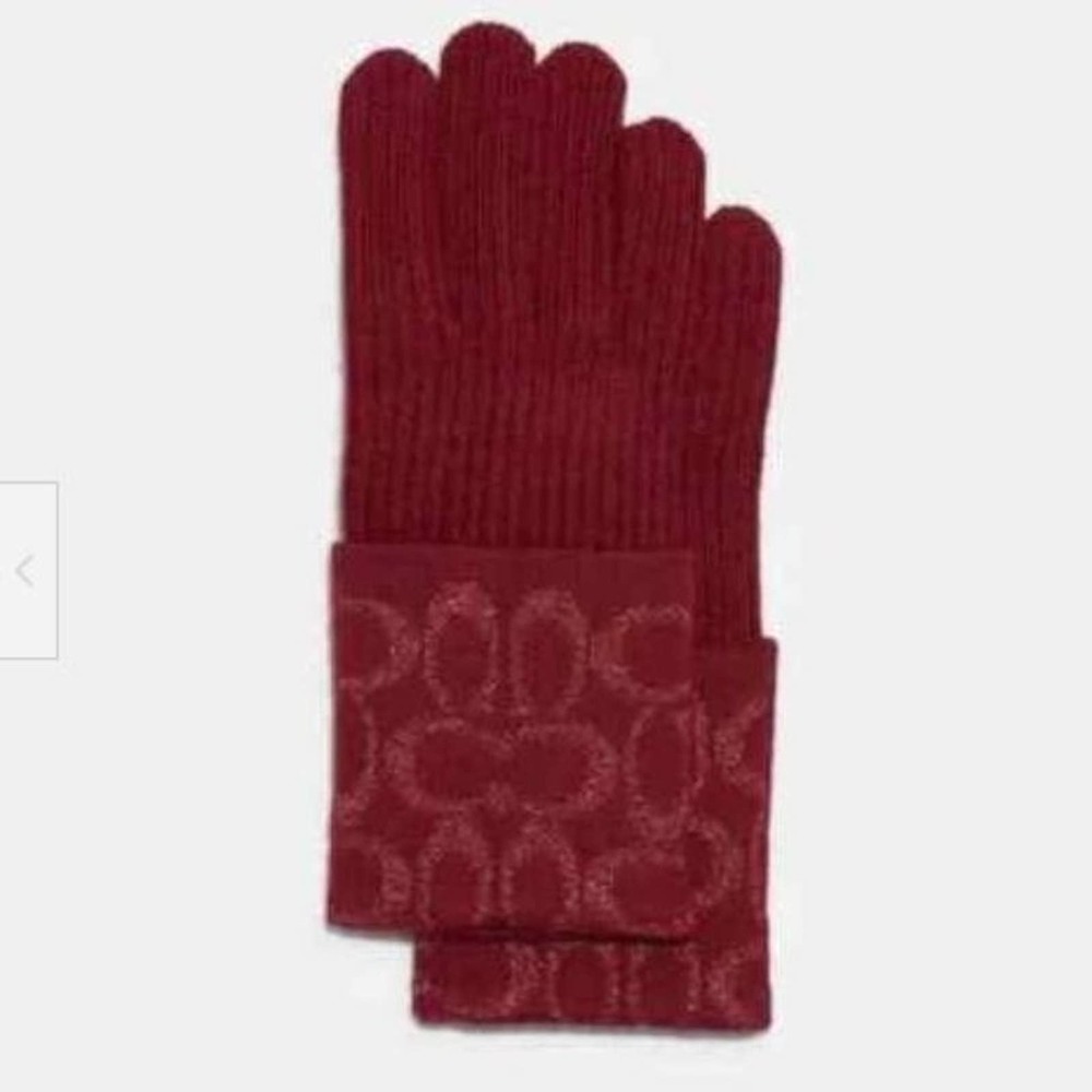 COACH SIGNATURE KNIT TECH GLOVES IN CHERRY COLOR